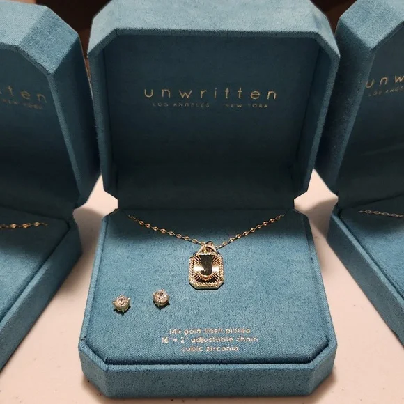 Unwritten Initial Necklace and Earring box set - Picture 4 of 6